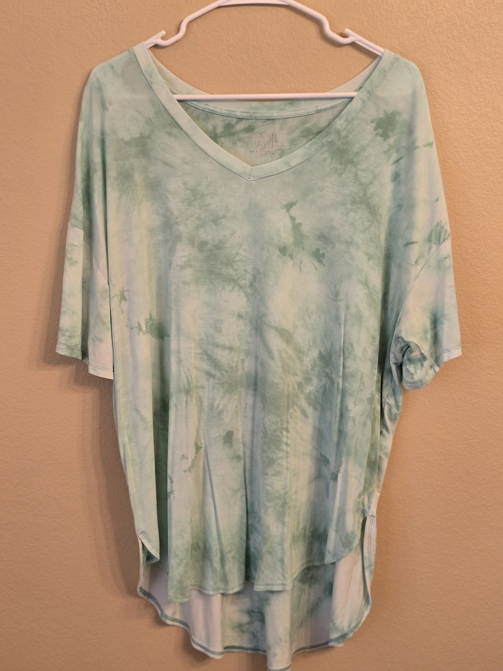 Time and Tru Light Green Tie-Dye V-Neck Short Sleeve Top Size Large
